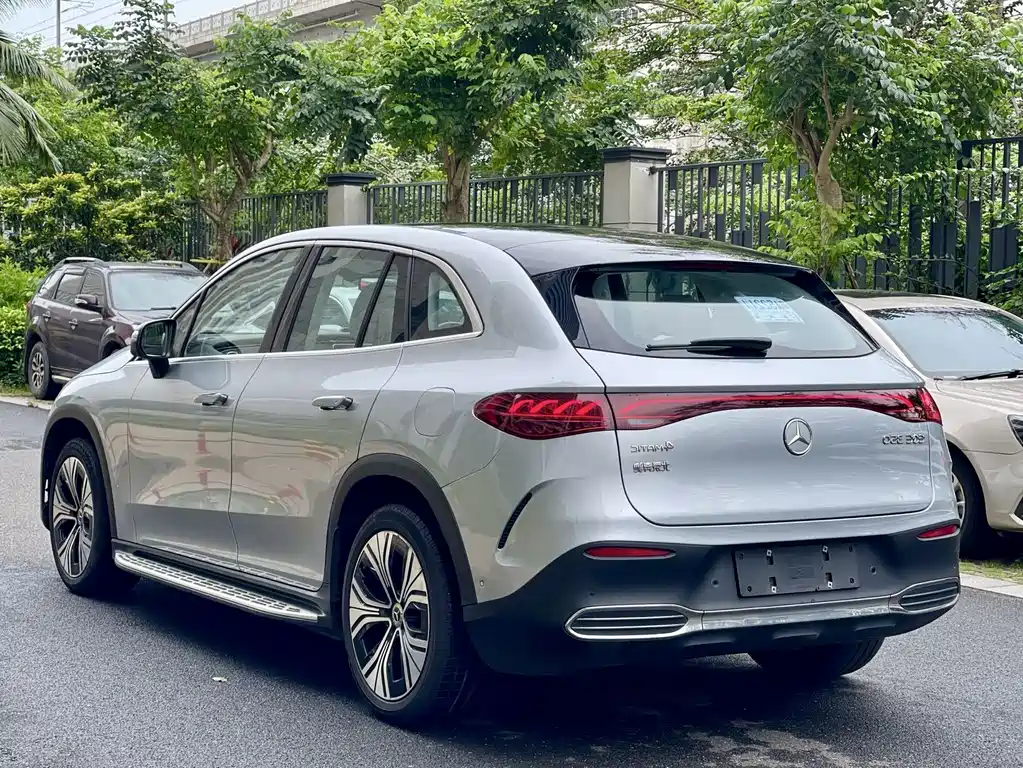 Mercedes-Benz EQE SUV — фото 6