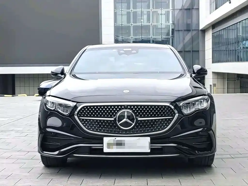 Mercedes-Benz E-Class — фото 2