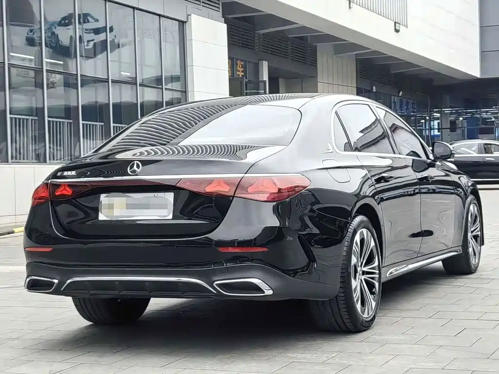 Mercedes-Benz E-Class — фото 11