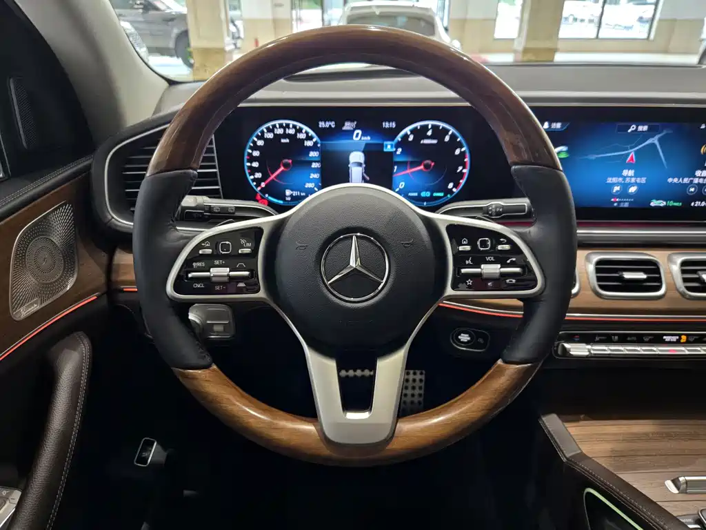 Mercedes-Benz GLS — фото 19
