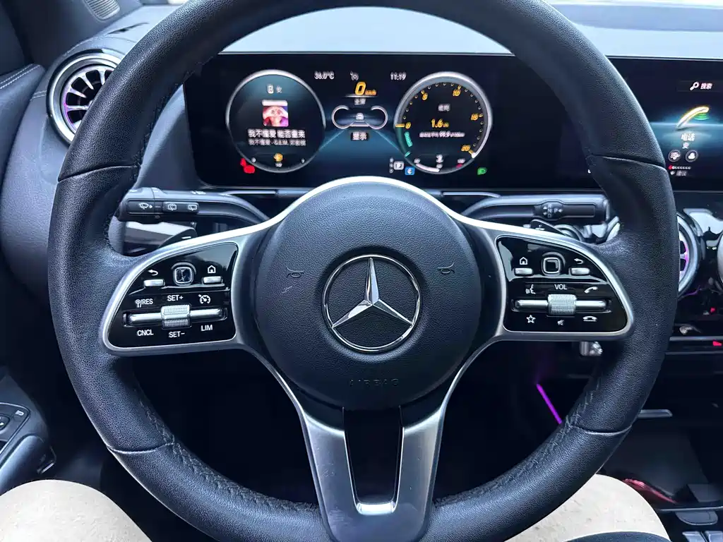 Mercedes-Benz GLA — фото 11