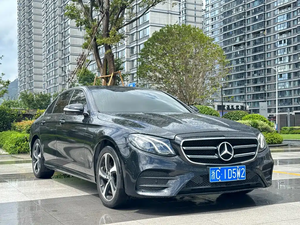 Mercedes-Benz E-Class — фото 2
