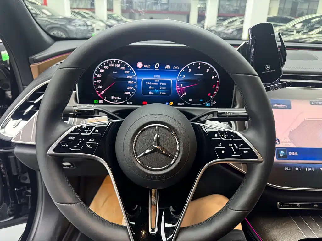 Mercedes-Benz E-Class — фото 5
