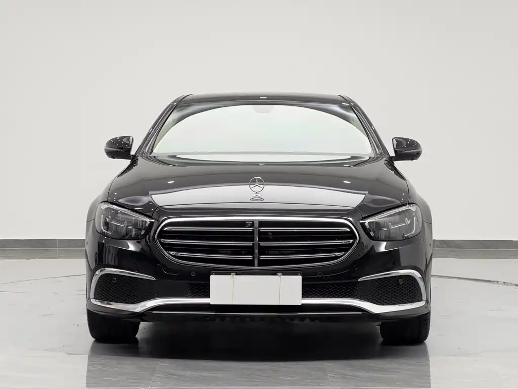 Mercedes-Benz E-Class — фото 2