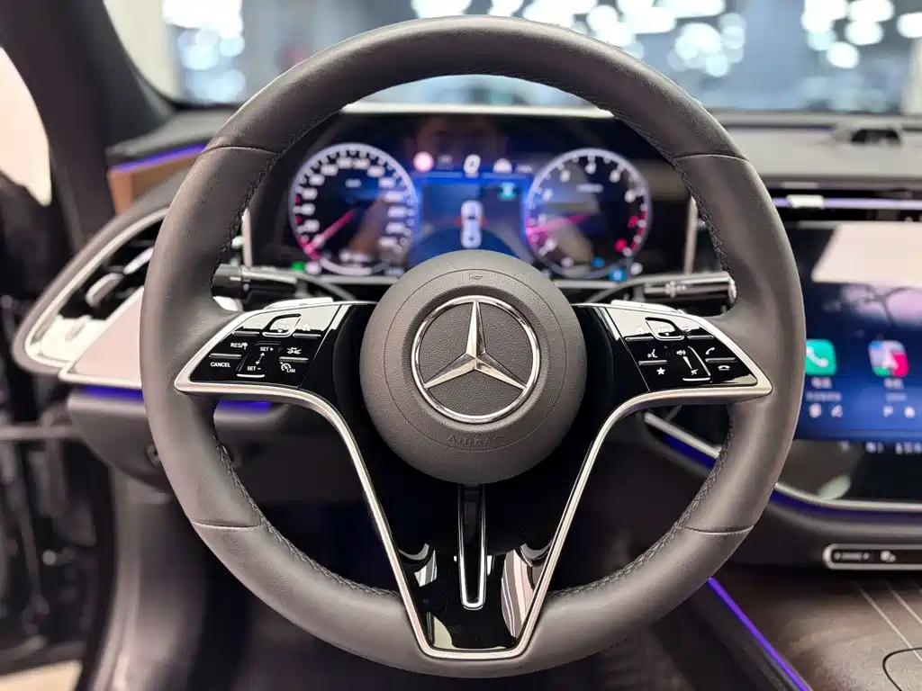 Mercedes-Benz E-Class — фото 14