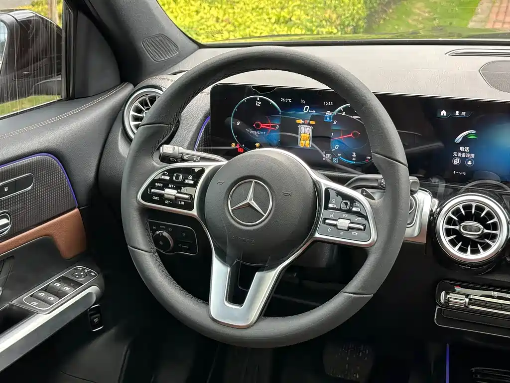 Mercedes-Benz GLB — фото 14