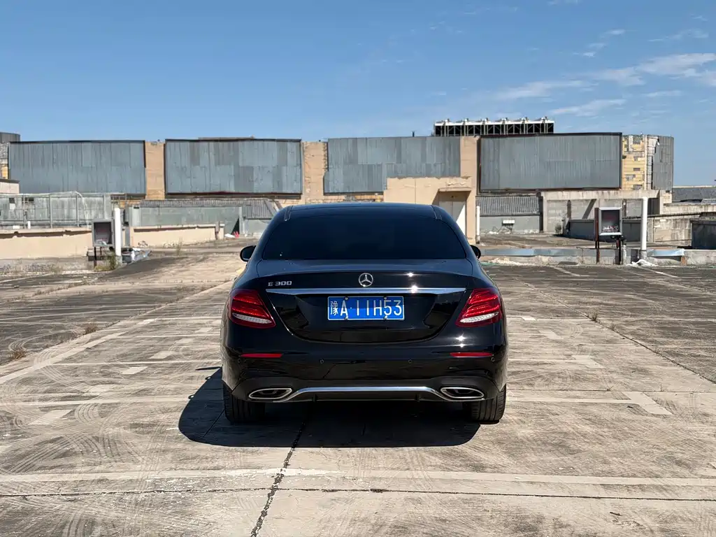 Mercedes-Benz E-Class — фото 17