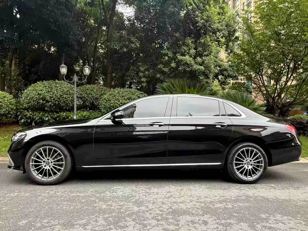 Mercedes-Benz E-Class — фото 4
