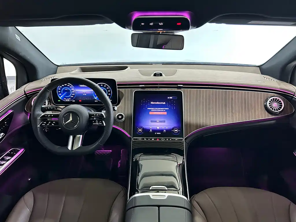 Mercedes-Benz EQE SUV — фото 17