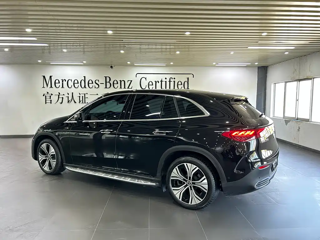 Mercedes-Benz EQE SUV — фото 4