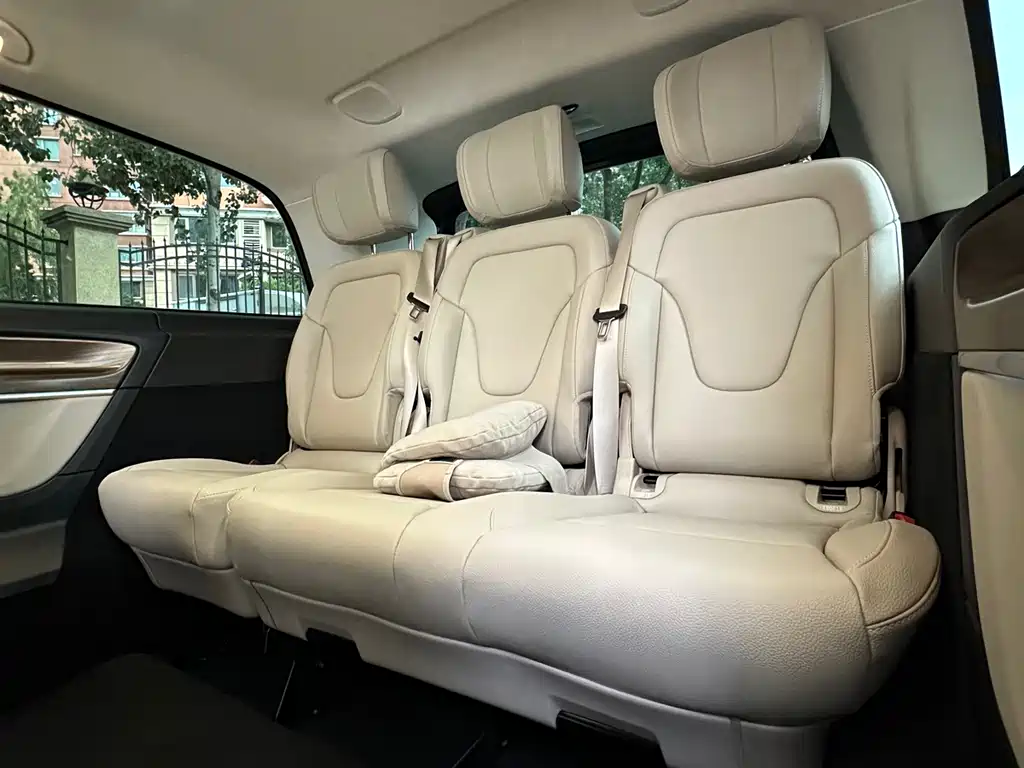 Mercedes-Benz V-Class — фото 14
