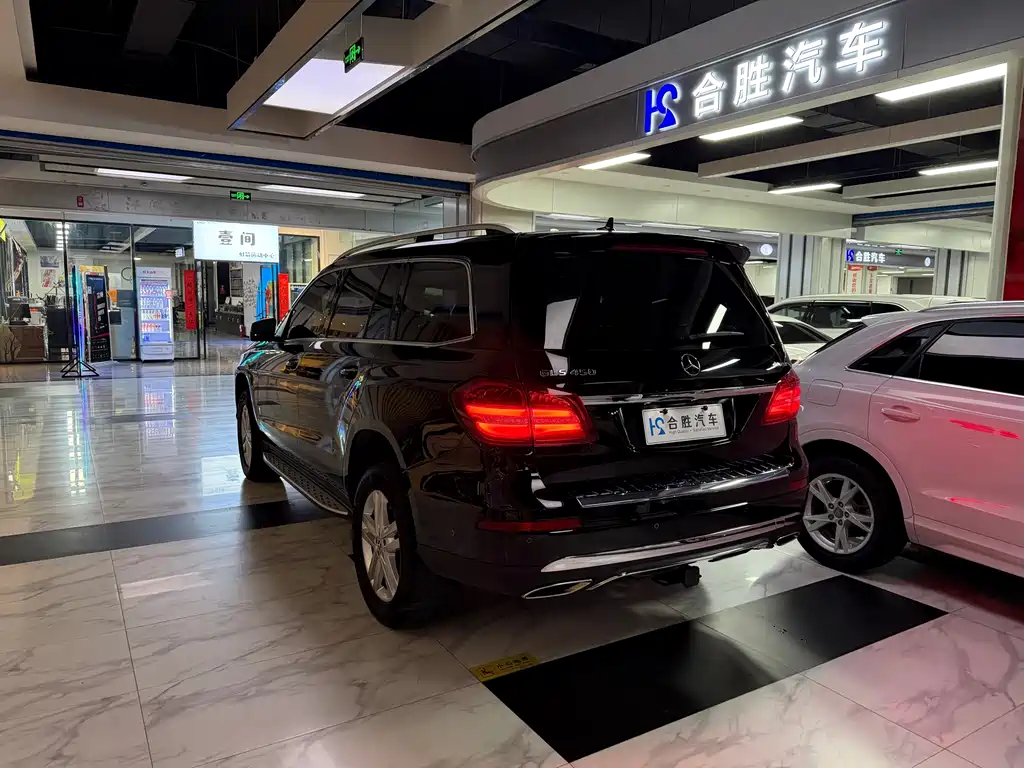 Mercedes-Benz GLS — фото 9