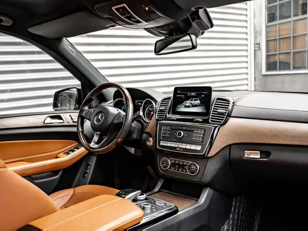 Mercedes-Benz GLS — фото 7