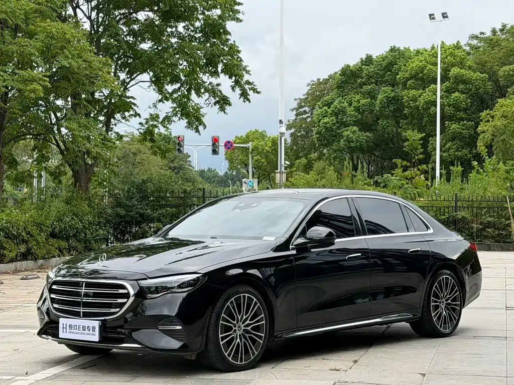 Mercedes-Benz E-Class — фото 2