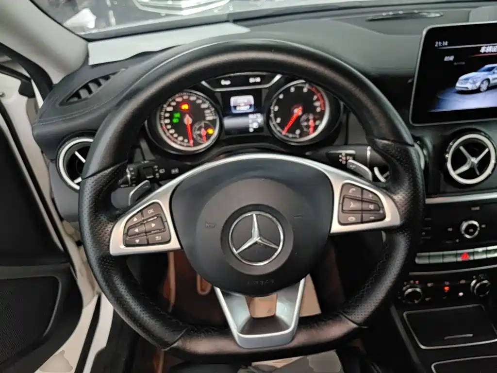 Mercedes-Benz GLA — фото 11
