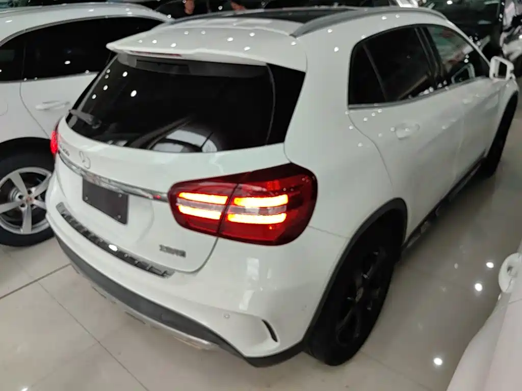 Mercedes-Benz GLA — фото 7