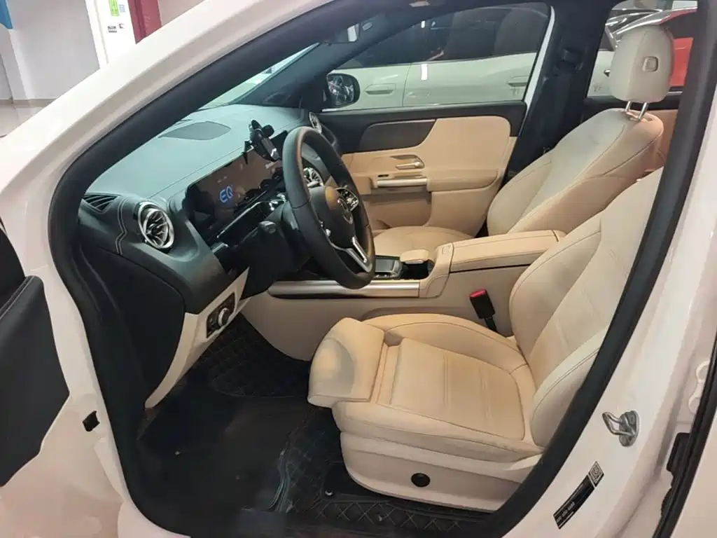 Mercedes-Benz EQA — фото 15