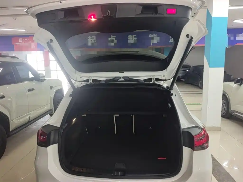 Mercedes-Benz EQA — фото 19