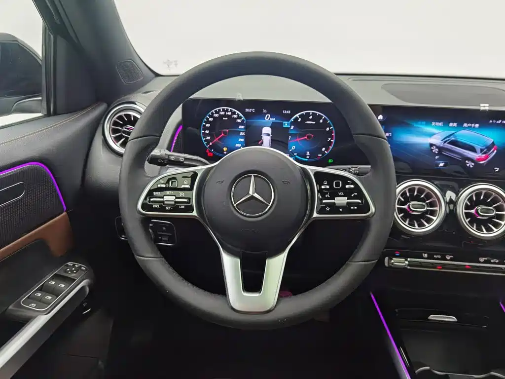 Mercedes-Benz GLB — фото 11