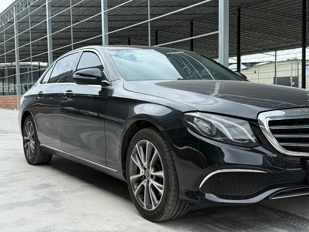 Mercedes-Benz E-Class — фото 14