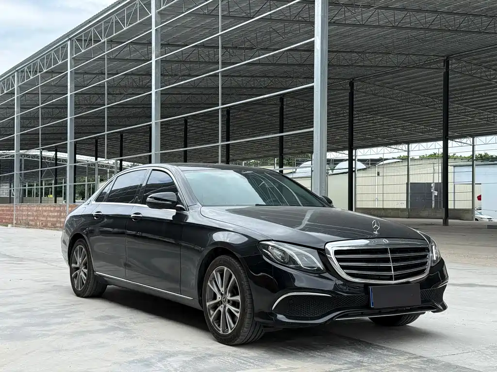 Mercedes-Benz E-Class — фото 3