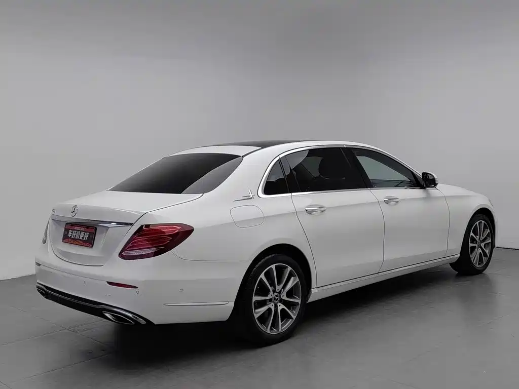 Mercedes-Benz E-Class — фото 2