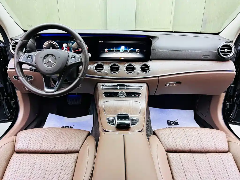 Mercedes-Benz E-Class — фото 9