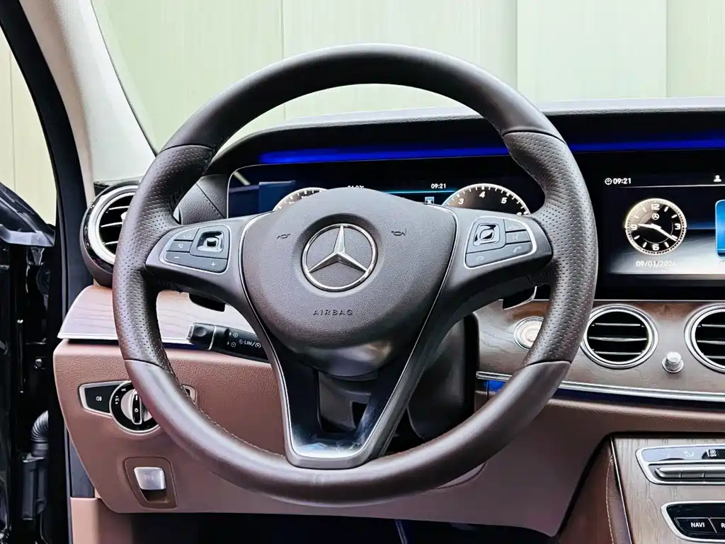 Mercedes-Benz E-Class — фото 10