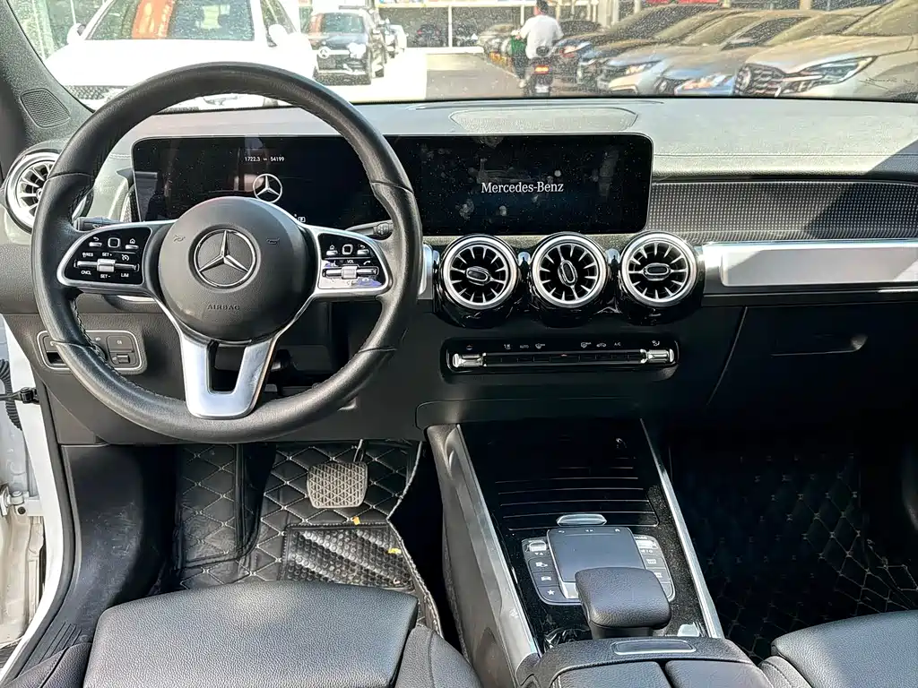 Mercedes-Benz GLB — фото 11