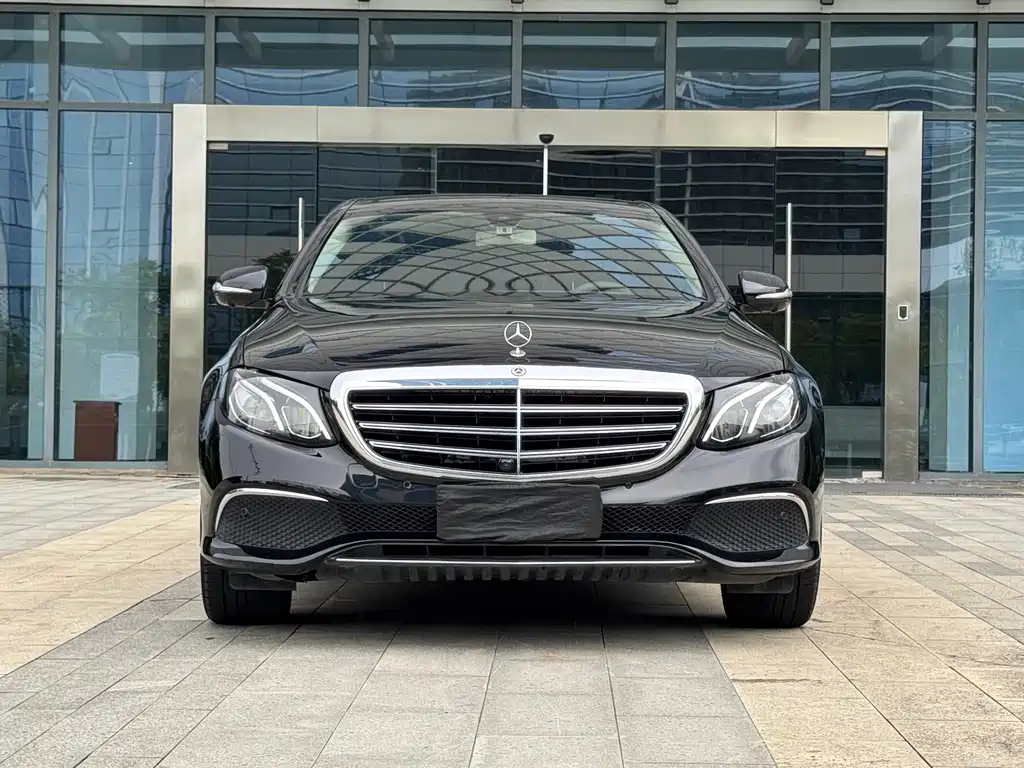 Mercedes-Benz E-Class — фото 2