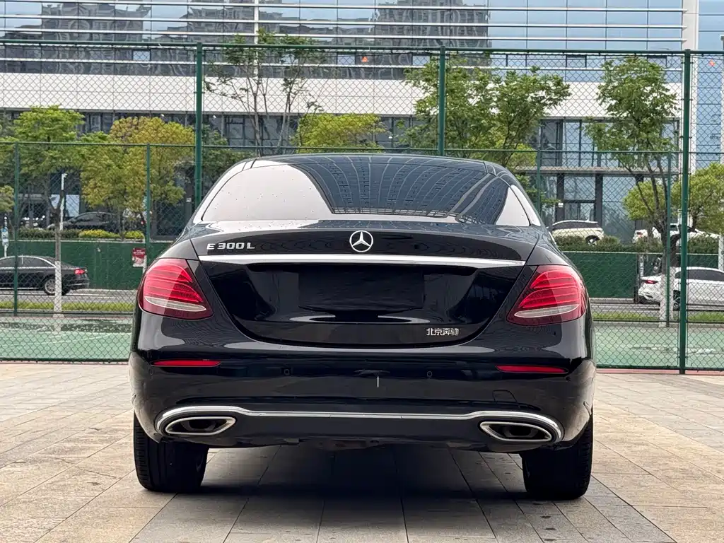 Mercedes-Benz E-Class — фото 11