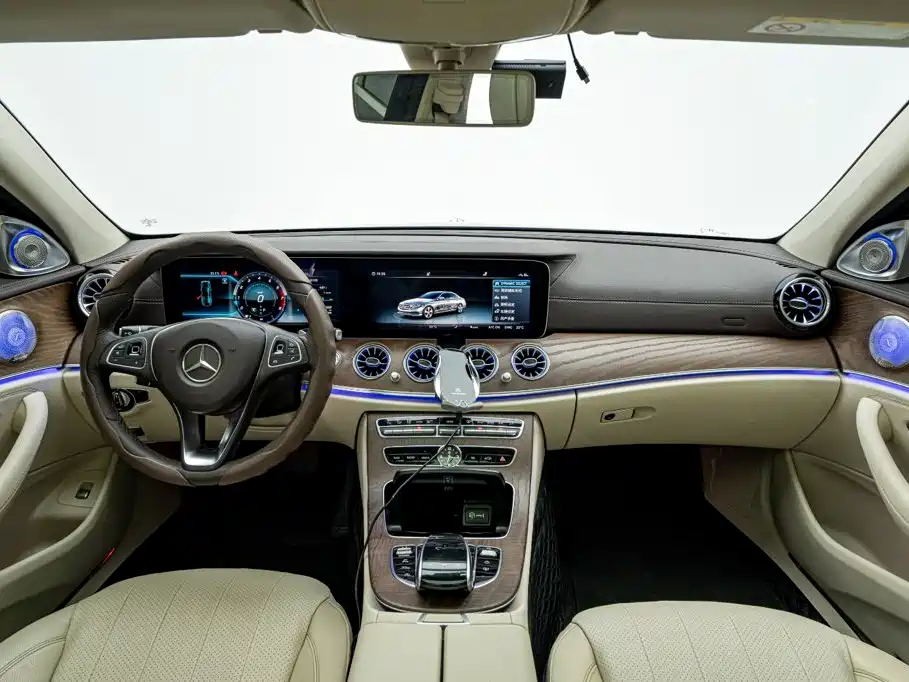 Mercedes-Benz E-Class — фото 14