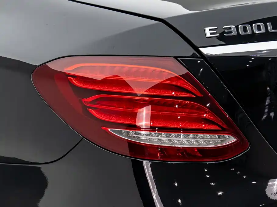 Mercedes-Benz E-Class — фото 22