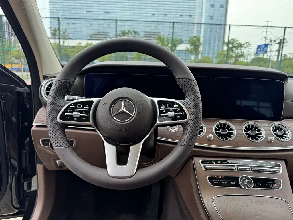 Mercedes-Benz E-Class — фото 10