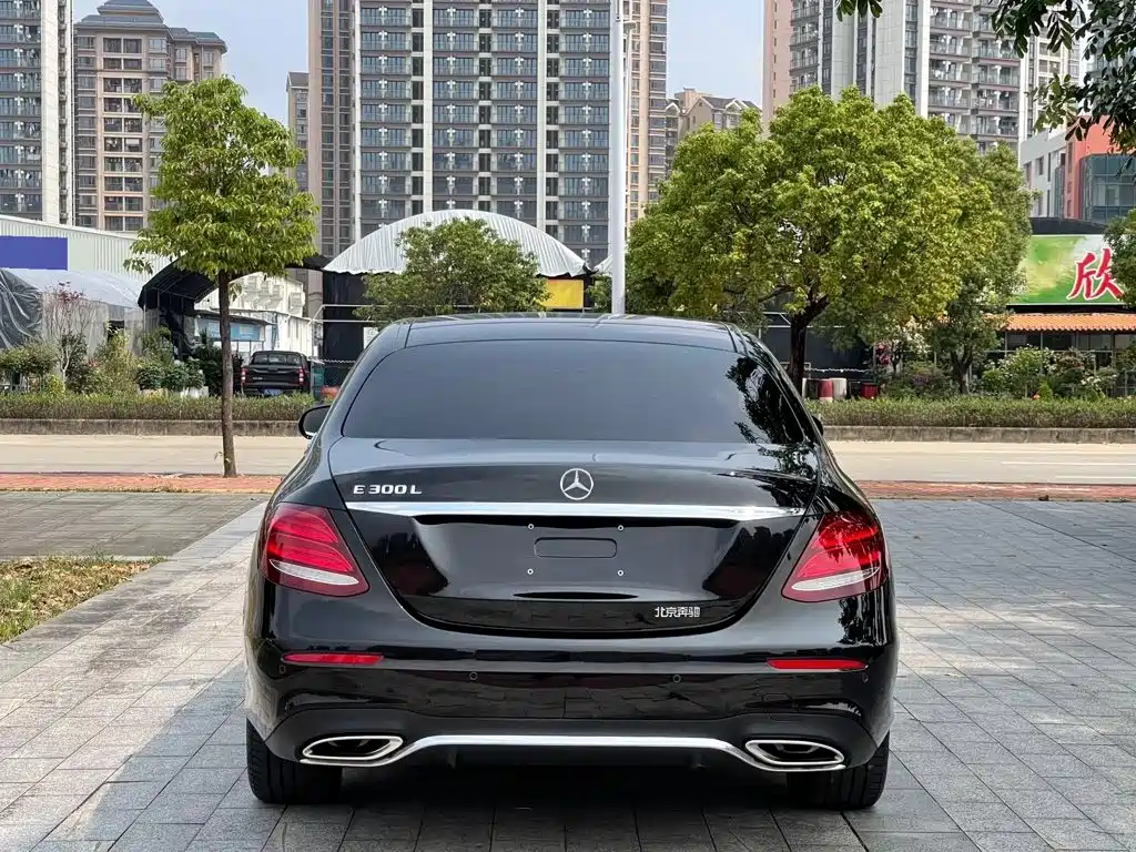 Mercedes-Benz E-Class — фото 8