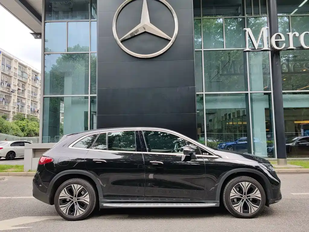 Mercedes-Benz EQE SUV — фото 13