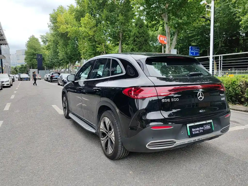 Mercedes-Benz EQE SUV — фото 14