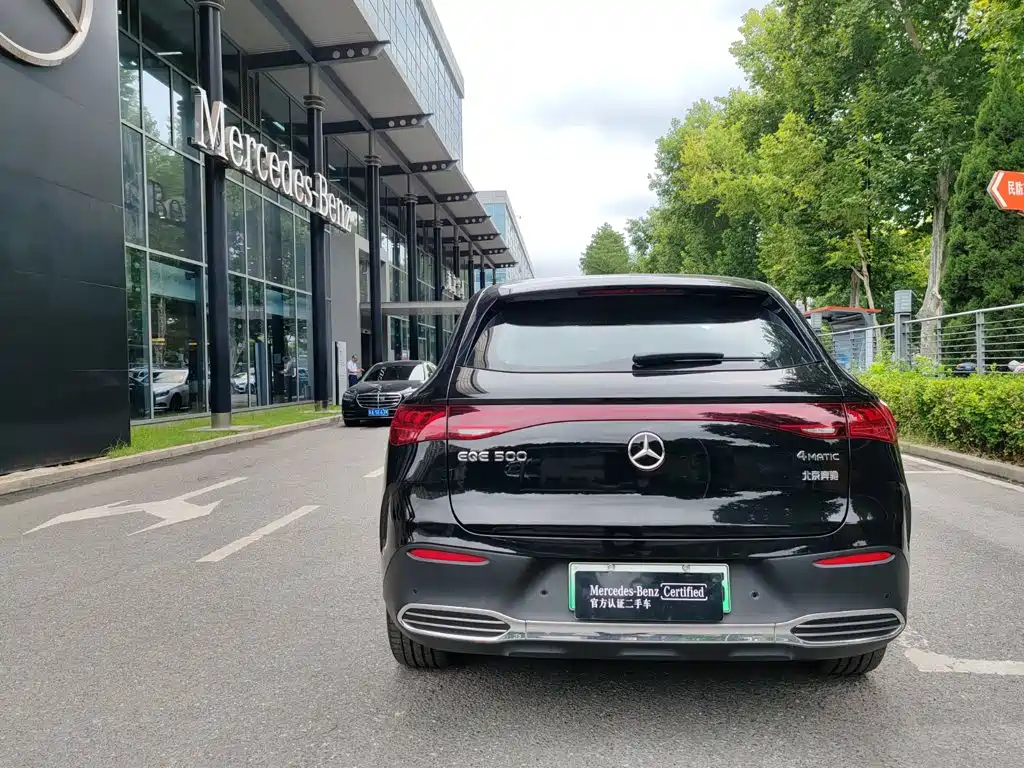 Mercedes-Benz EQE SUV — фото 15