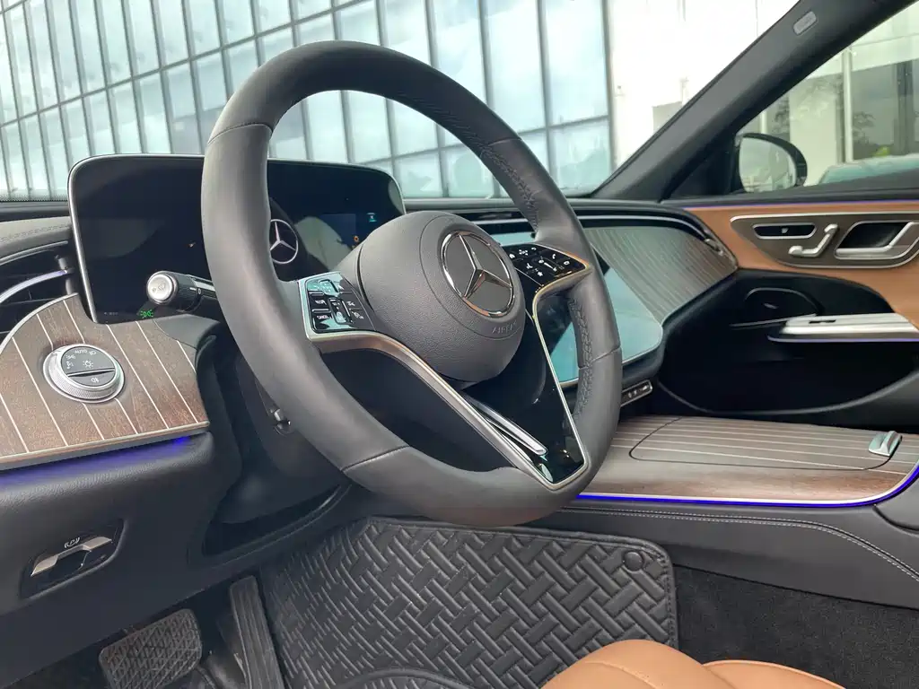 Mercedes-Benz E-Class — фото 5