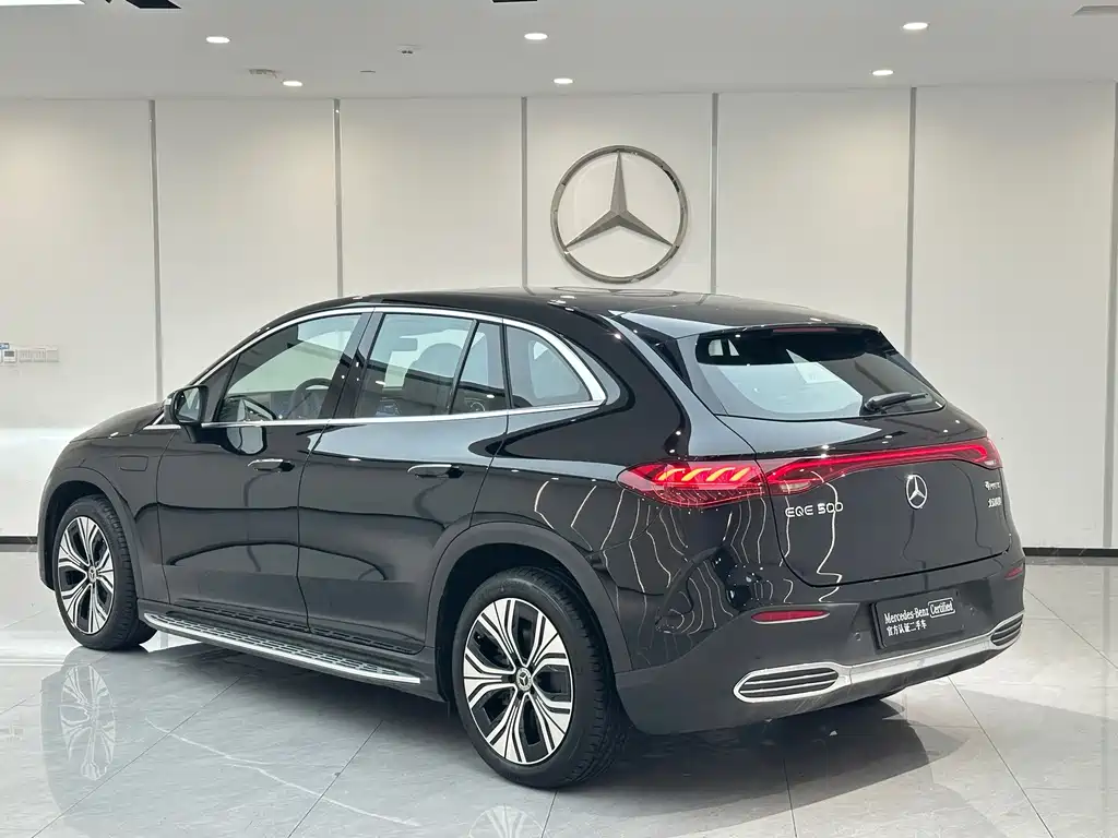 Mercedes-Benz EQE SUV — фото 6