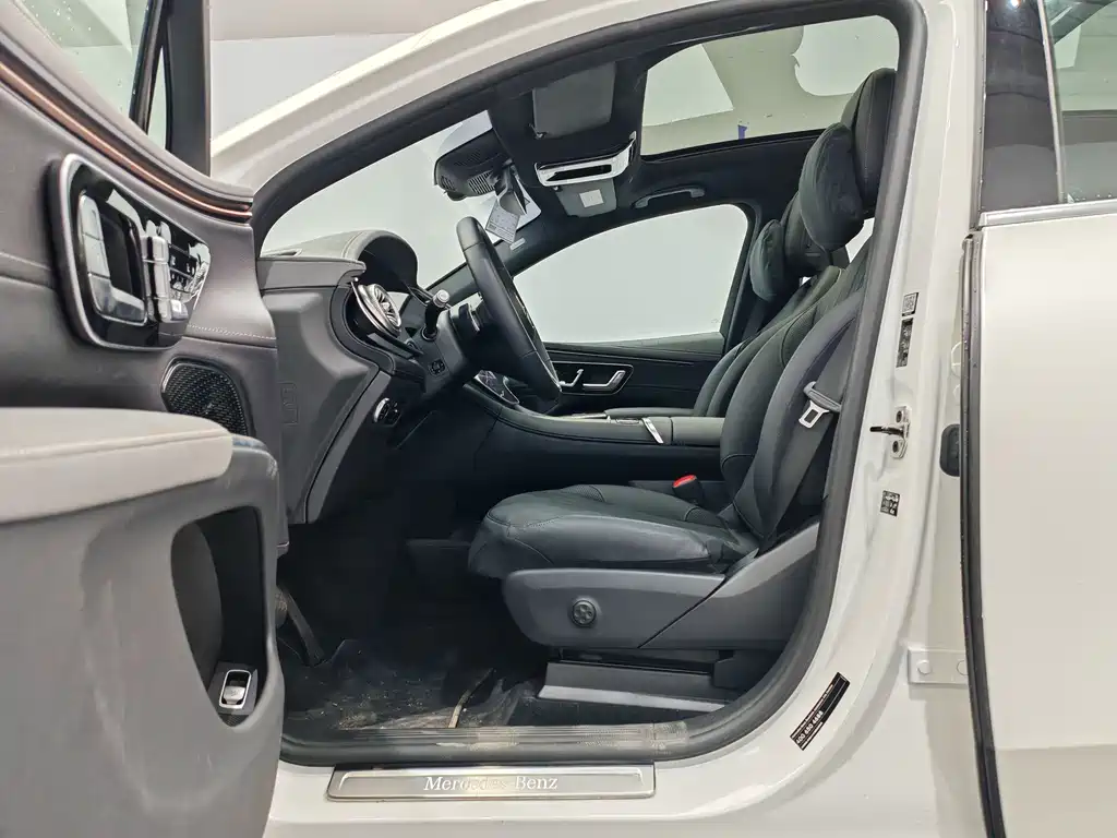 Mercedes-Benz EQS SUV — фото 11