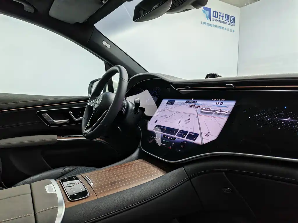 Mercedes-Benz EQS SUV — фото 15
