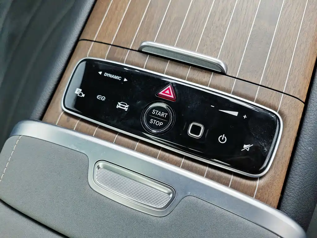 Mercedes-Benz EQS SUV — фото 19