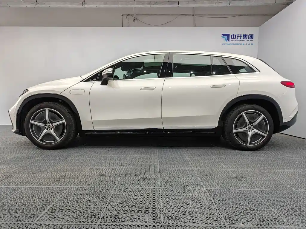 Mercedes-Benz EQS SUV — фото 7