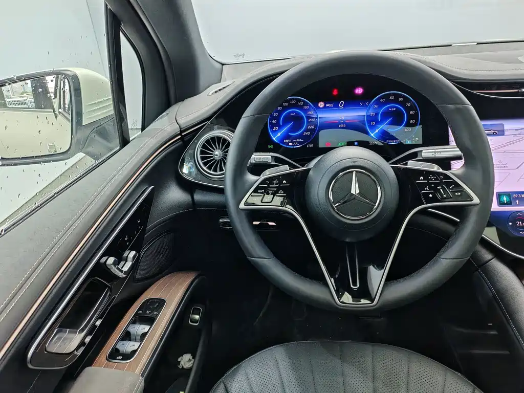 Mercedes-Benz EQS SUV — фото 9