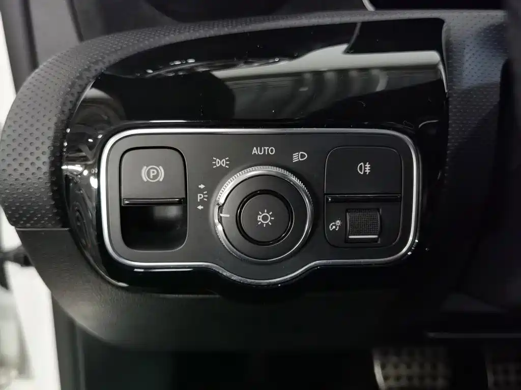 Mercedes-Benz CLA (Import) — фото 21