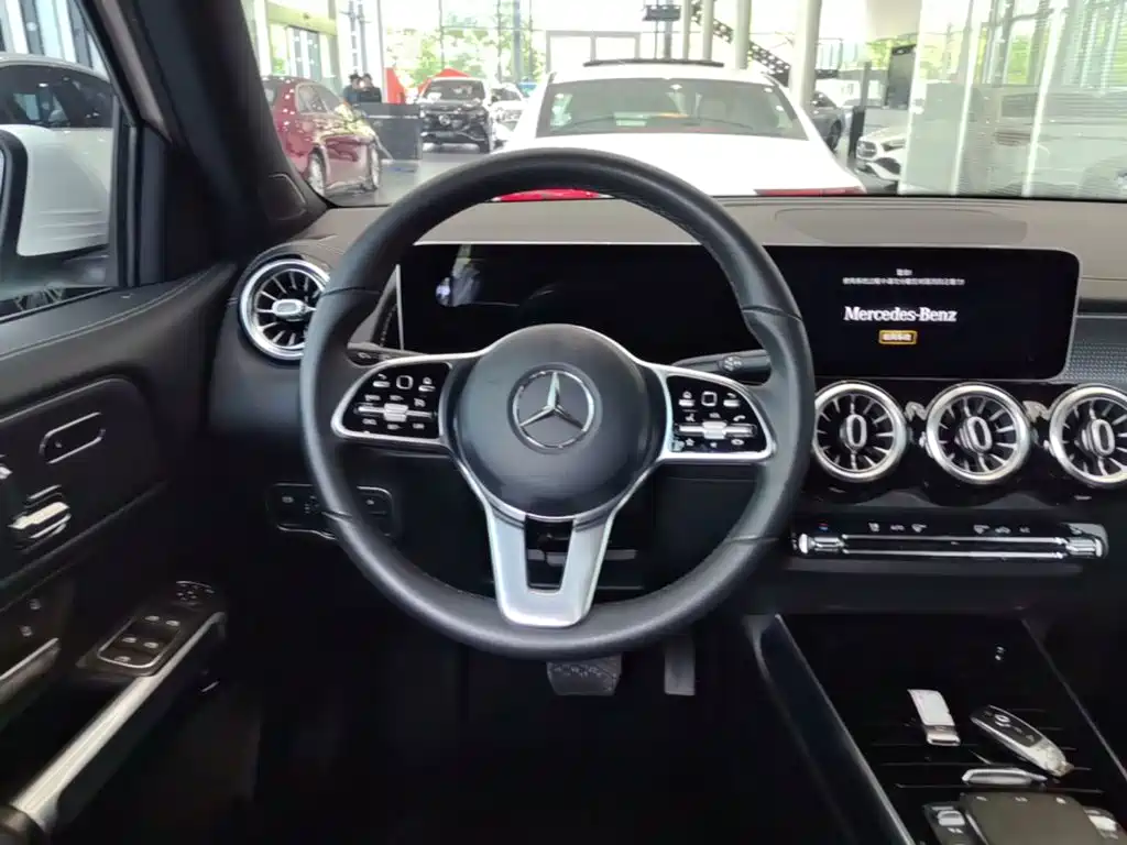 Mercedes-Benz GLB — фото 15