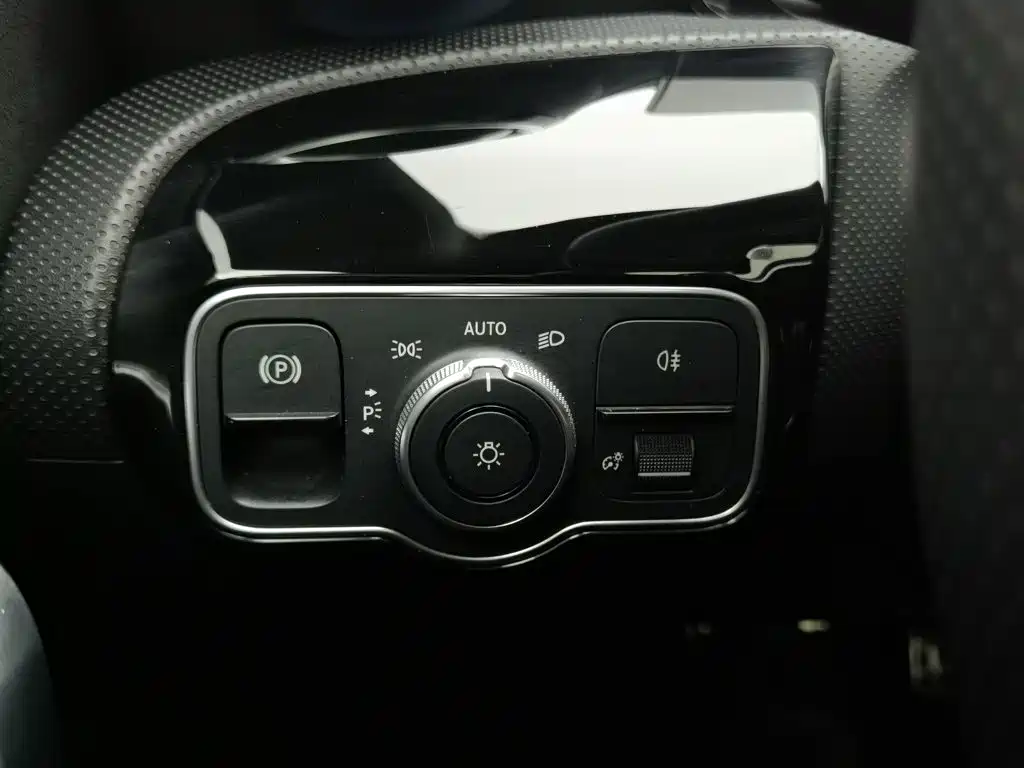Mercedes-Benz CLA (Import) — фото 21