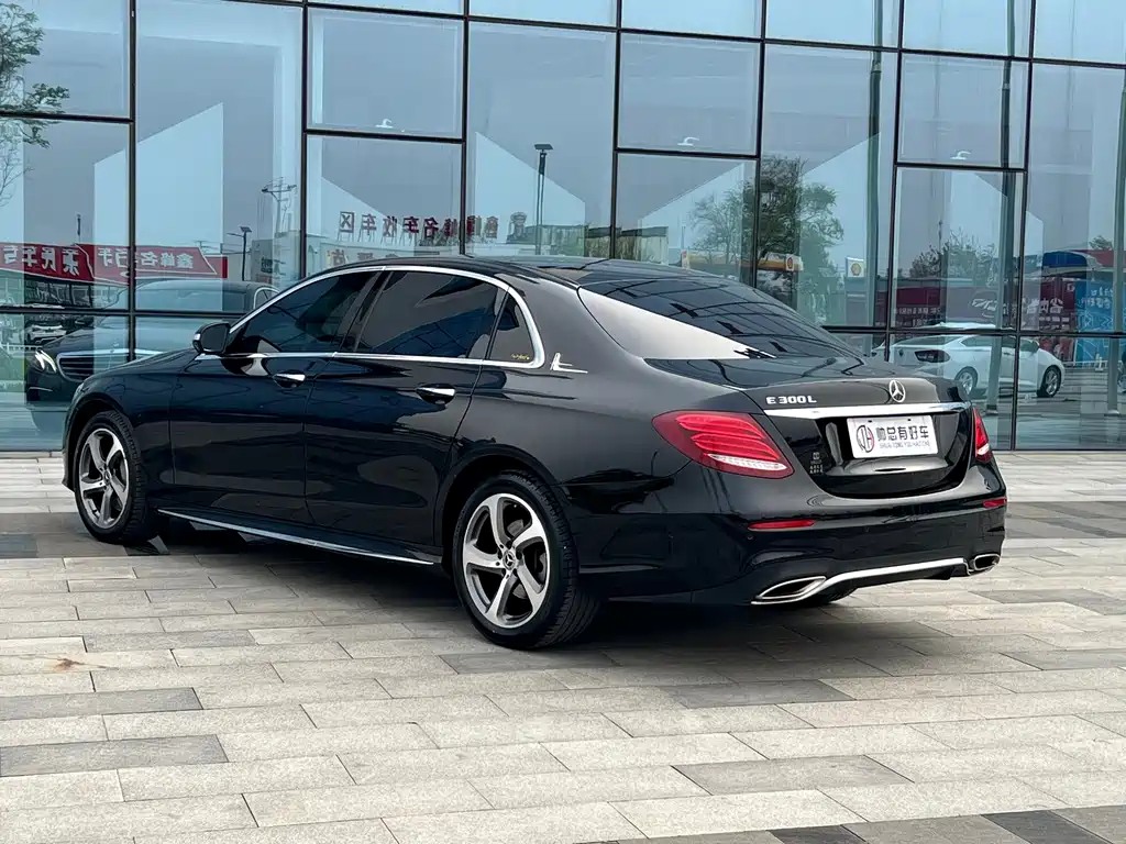 Mercedes-Benz E-Class — фото 4