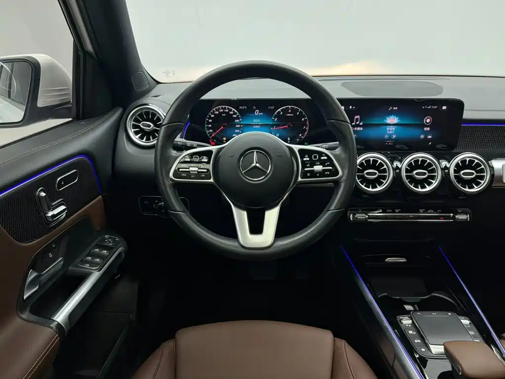 Mercedes-Benz GLB — фото 15
